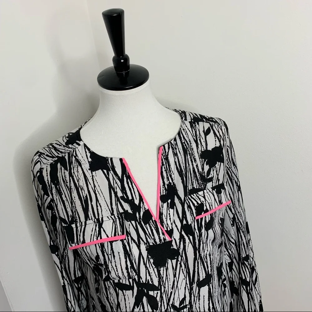 New York & Company | Black & White Floral Blouse with Pink Piping - Picture 4 of 8